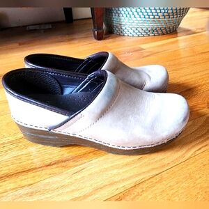 Dansko Professional Clog Size 39 Sand Tan Leather Slip On Classic Neutral
